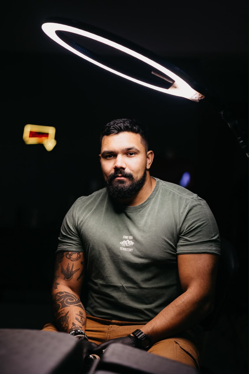 Felipe Santos, tatuador especialista em retratos realistas de pets